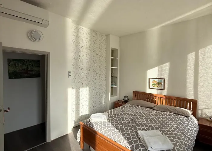 דירה Simo House Stunning View Balcony Ac